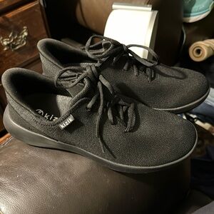 Kizik Madrid Shoes Mens 9 Black Hands Free Lightweight Sneakers